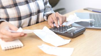 El sobreendeudamiento familiar afecta a más de 600.000 personas en Uruguay. El sobreendeudamiento familiar afecta a más de 600.000 personas en Uruguay.