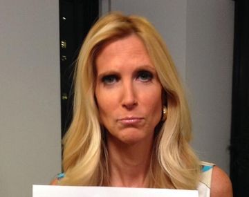 Escritora pide que Estados Unidos bombardee México para terminar con la migración