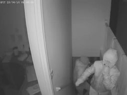 grabaron a los ladrones mas torpes del mundo cuando escapaban de una casa grabaron a los ladrones mas torpes del mundo cuando escapaban de una casa