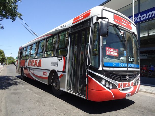 Colectivo de la línea 5 en la que una madre se olvidó a su hijo