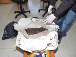 jujuy: llevaba dos kilos de heroina dentro de una reliquia falsa jujuy: llevaba dos kilos de heroina dentro de una reliquia falsa