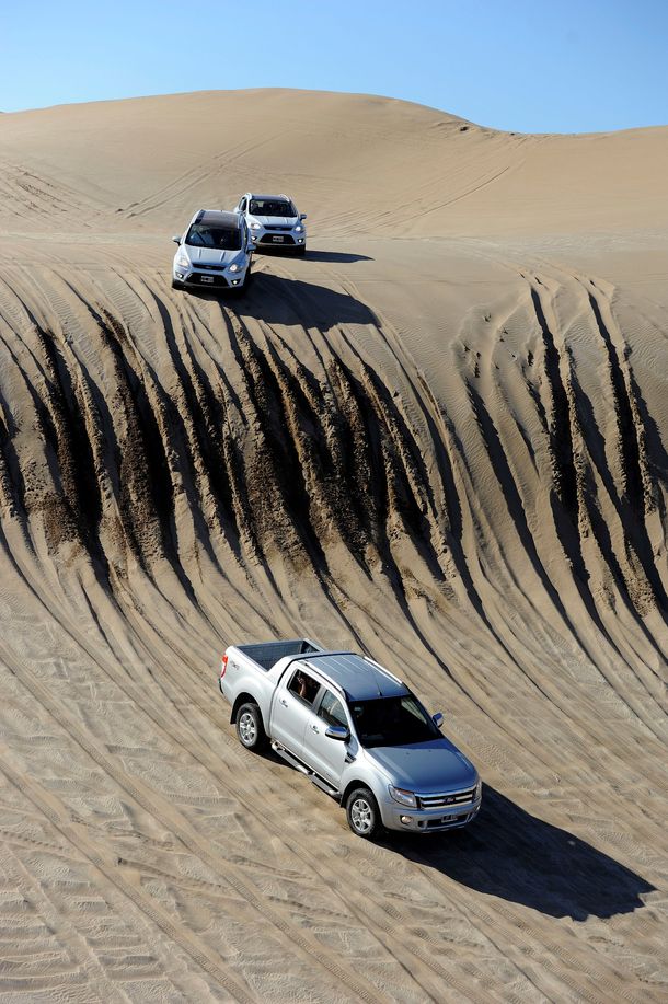 Ford deja que los turistas prueben sus 4x4 por las playas de Cariló