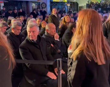 Macri siguió la firma del Pacto de Mayo desde afuera de la Casa de Tucumán