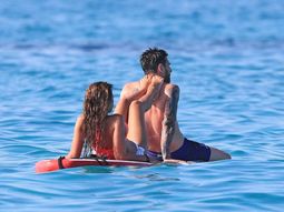 amor en el agua: las romanticas fotos de messi y su mujer en ibiza amor en el agua: las romanticas fotos de messi y su mujer en ibiza