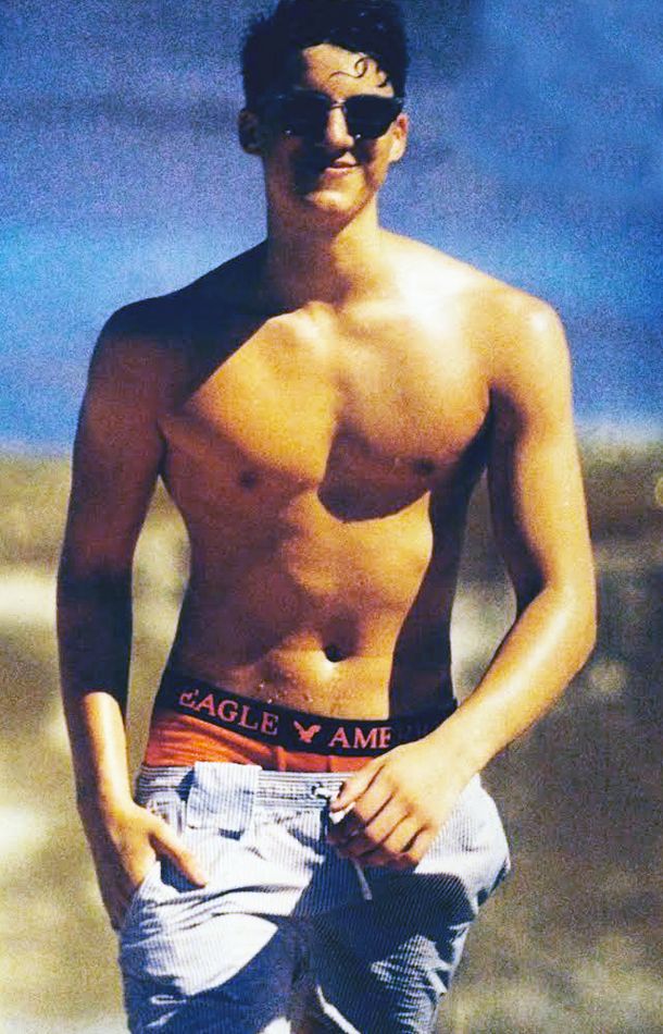 Nace un nuevo sex symbol: Francisco Tinelli deslumbró con su cuerpo en Punta