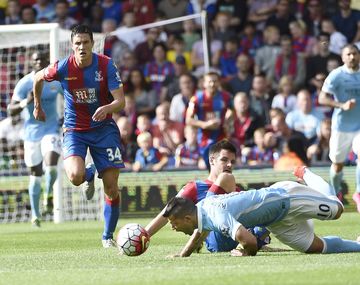 Criminal: mirá la patada que lesionó al Kun Agüero en la Premier League
