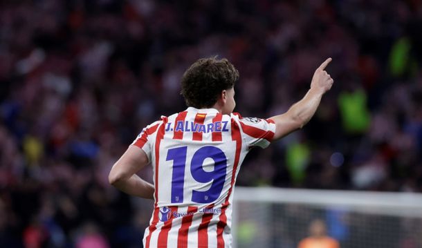 Insólito trolleo del Atlético de Madrid al Barcelona por Julián Álvarez