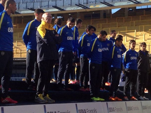 Boca presentó al plantel a lo River en La Bombonera