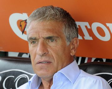 Chicago echó a Labruna y va por Caruso Lombardi