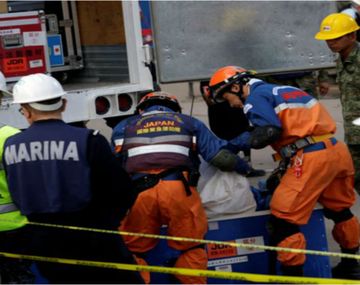 Los rescatistas trabajan en el lugar