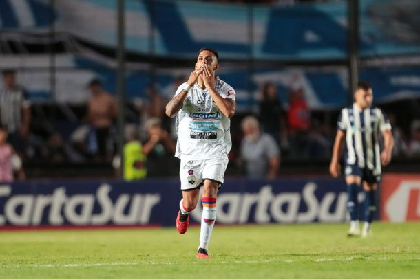 Deportivo Armenio dio el golpe y eliminó a Talleres de la Copa Argentina