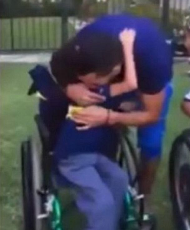 El enorme gesto de Carlos Tevez que hizo emocionar a todos