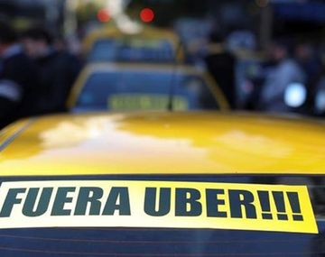 Los taxistas porteños realizan una nueva protesta contra Uber