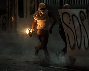 El gobierno venezolano denuncia que opositores usarán perros bomba