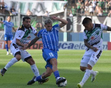 Impresionante: Hernán López Muñoz tiró tres caños en la misma jugada