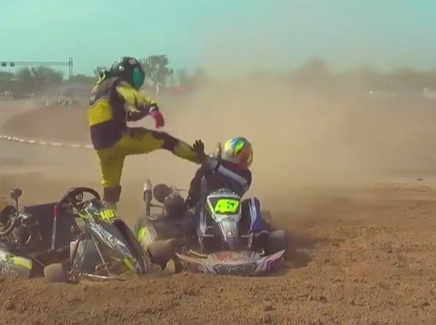 Chaco: dos pilotos de karting terminaron a las piñas tras despistar durante la carrera