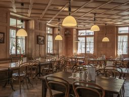 Los restaurantes uruguayos aseguran sentir el impacto por la diferencia cambiaria con Argentina. Los restaurantes uruguayos aseguran sentir el impacto por la diferencia cambiaria con Argentina.