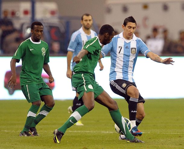 Argentina empató con Arabia en un encuentro que dejó poco