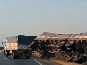 Casi una tragedia: así volcó un camionero alcoholizado antes de ser detenido en Ruta 9