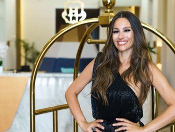 La foto retro de Pampita con una microbikini fucsia