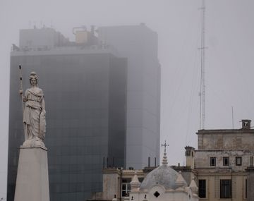 Un nuevo día con niebla y lluvias en Buenos Aires