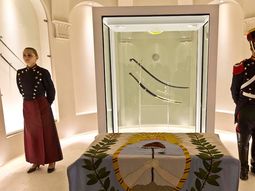 El sable corvo de San Martín en el Museo Histórico Nacional. El sable corvo de San Martín en el Museo Histórico Nacional.