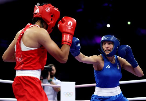 La boxeadora Imane Khelif volvió a ganar y pasó a semifinales de los Juegos Olímpicos. La boxeadora Imane Khelif volvió a ganar y pasó a semifinales de los Juegos Olímpicos.