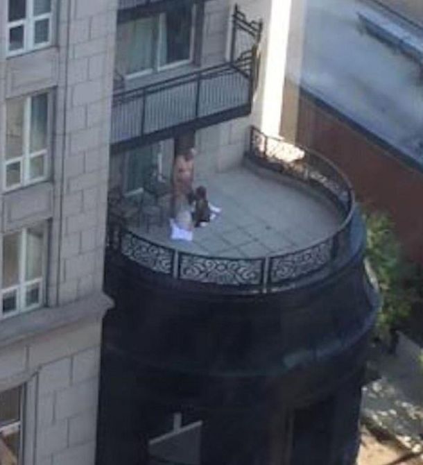 VIDEO: Trío tuvo sexo en el balcón de un lujoso hotel y los grabaron