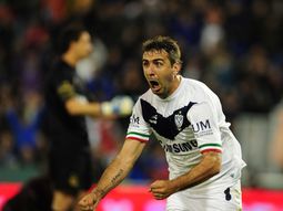 pratto froto la lampara, velez derroto lanus y es unico lider pratto froto la lampara, velez derroto lanus y es unico lider