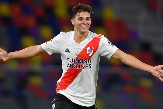 River: jugosa oferta por Julián Álvarez