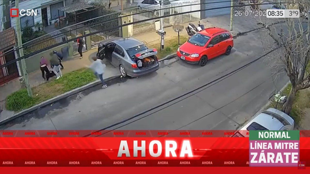 Violento robo en Tres de Febrero: golpearon a un grupo de mujeres para robarles el auto