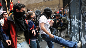 tension e incidentes en la puerta del rectorado de la uba tension e incidentes en la puerta del rectorado de la uba