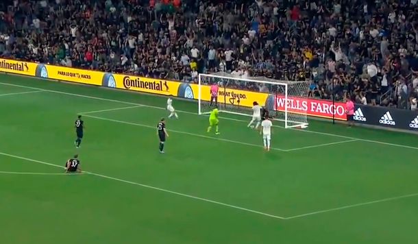 El increíble golazo de Carlos Vela para Los Angeles FC en la MLS