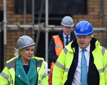 La ministra de Salud de Reino Unido tiene coronavirus - Crédito: @NadineDorries