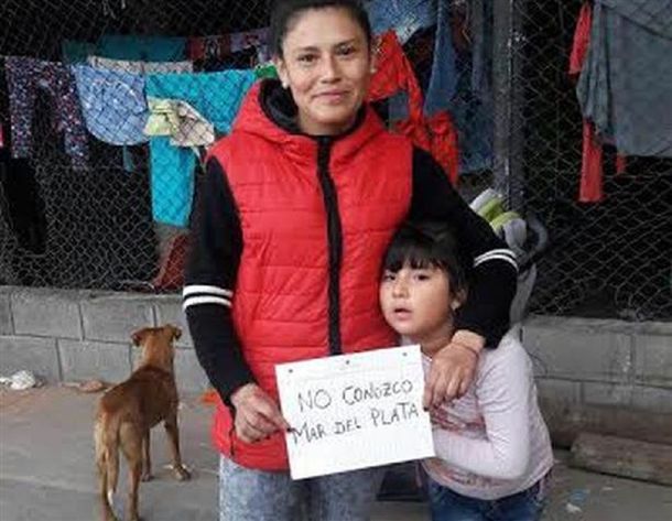 La misteriosa mujer de rojo que estuvo en acto de Cristina no es quien agredió a Macri