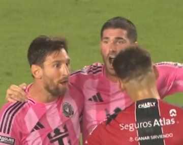 En la cara: picante festejo de Messi a Cóccaro en el triunfo de Inter Miami