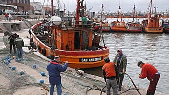 naufragio en el mar: hallaron el pesquero hundido y buscan a los tripulantes naufragio en el mar: hallaron el pesquero hundido y buscan a los tripulantes