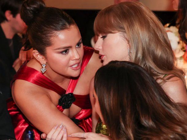 Qué le dijo Selena Gómez a Taylor Swift durante los Golden Globes 2024: toda la verdad