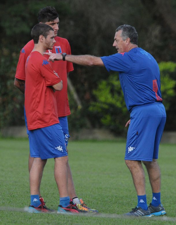 Después de la derrota en el Monumental, Gustavo Alfaro asumió en Tigre
