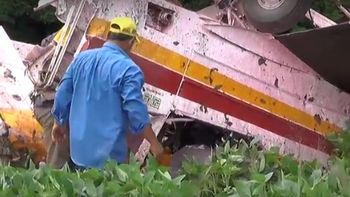 cayo una avioneta en salta: corto el servicio de energia y dejo un herido cayo una avioneta en salta: corto el servicio de energia y dejo un herido