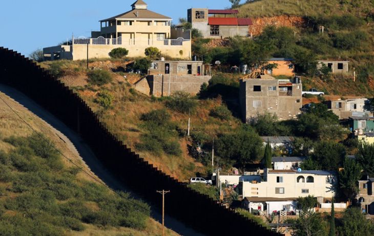 Construcción muro fronterizo entre México y EE.U.U.