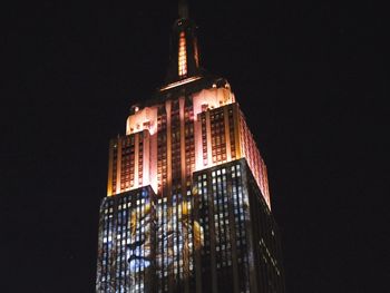 El Empire State se iluminó con imágenes de animales en peligro de extinción