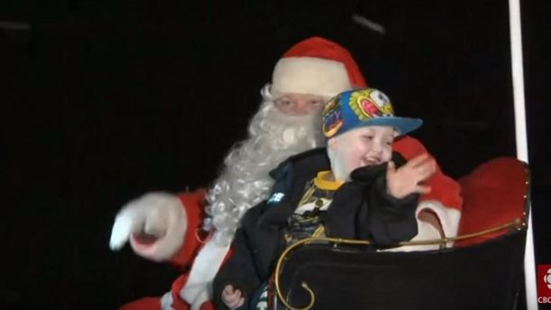 Toda una ciudad adelantó la Navidad para un niño que tiene cáncer terminal