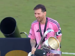 Los festejos de Messi. Los festejos de Messi.