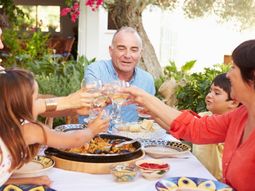 España limita la Navidad: reuniones familiares de seis personas y toque de queda