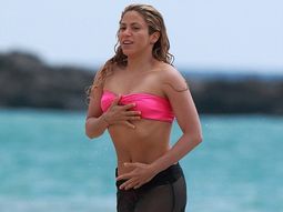Shakira, una mamita plena en Hawaii
