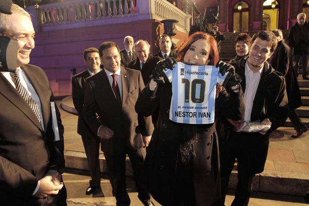 Cristina manifestó en Twitter su alegría por ser abuela