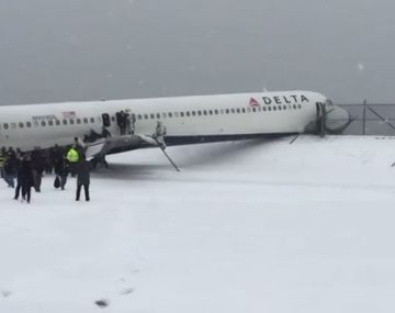 Un avión se despistó en el aeropuerto de Nueva York