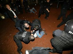 video: asi reprimieron a los docentes que querian instalar una carpa video: asi reprimieron a los docentes que querian instalar una carpa