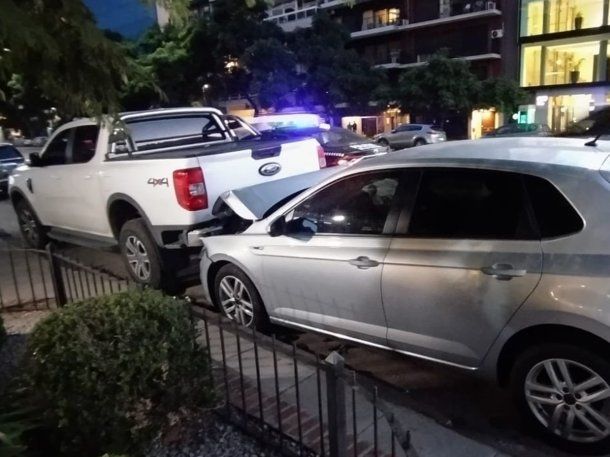 Palermo: un borracho se incrustó con un auto en una 4x4 estacionada